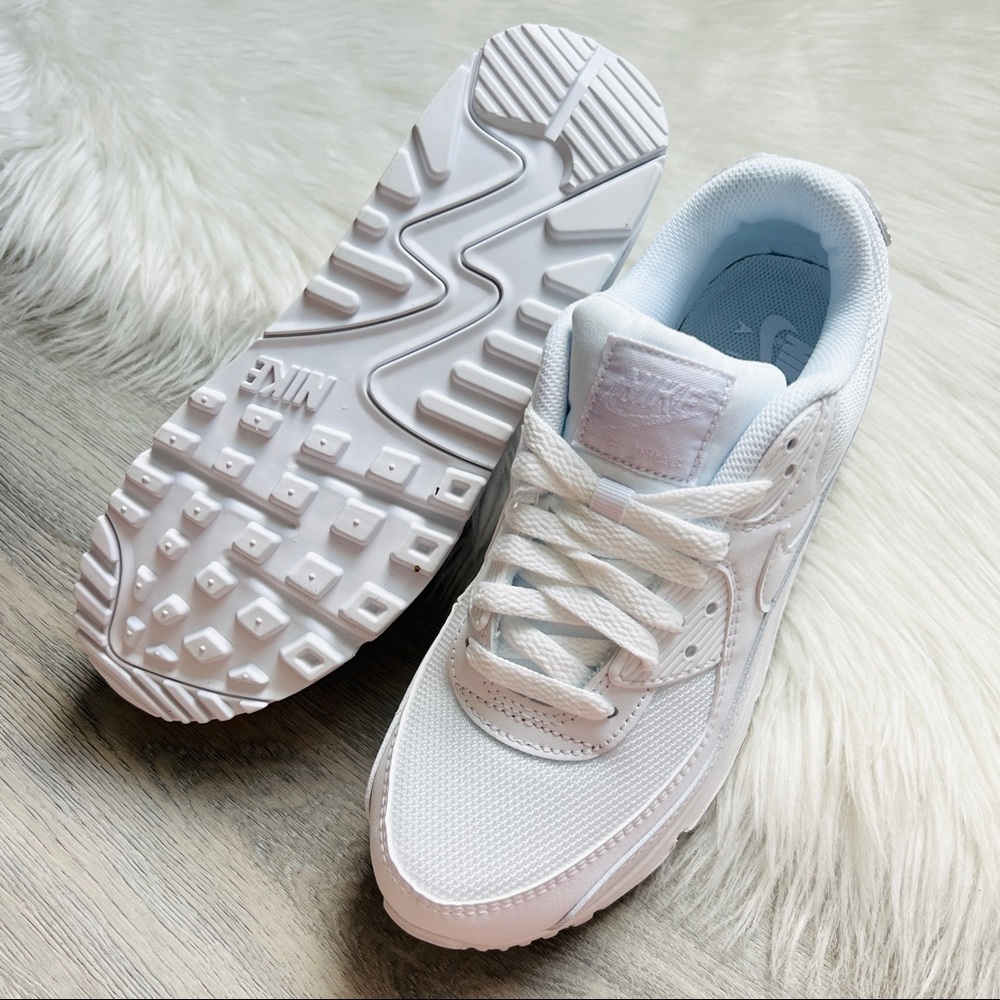 NWT Nike Air Max 90 Women’s Shoes - Picture 3 of 9